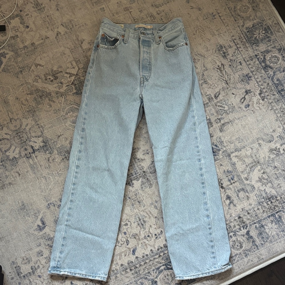 Levi’s Women’s Ribcage Straight Ankle Jeans in Light Wash